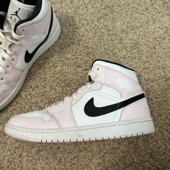 Air Jordan 1 Mid - Picture 1 of 8